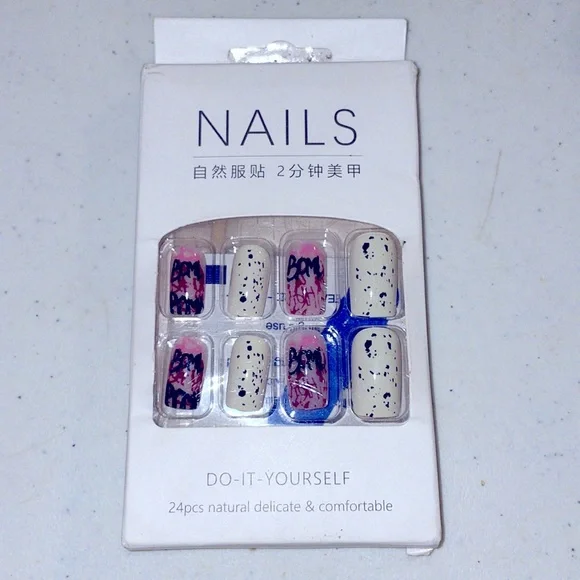 π4xHPπNWT Halloween 24 piece Press On Nail Kit - Picture 1 of 7